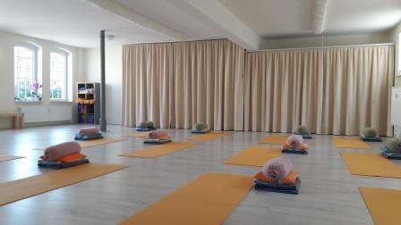 Matten und Yoga-Materialien sind verfügbar im Yoga Studio yogaverliebt in Gotha