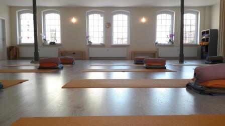 Viel Raum für dein Yoga - im Yoga Studio in Gotha