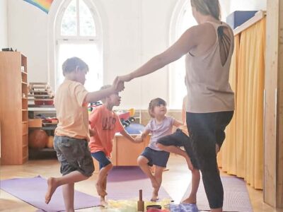 Yoga zusammen mit Kindern