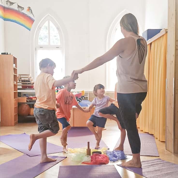 Yoga zusammen mit Kindern